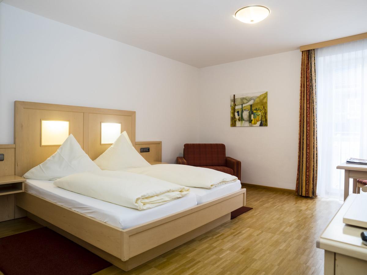 Weingutshotel Piesporter Goldtroepfchen ภายนอก รูปภาพ